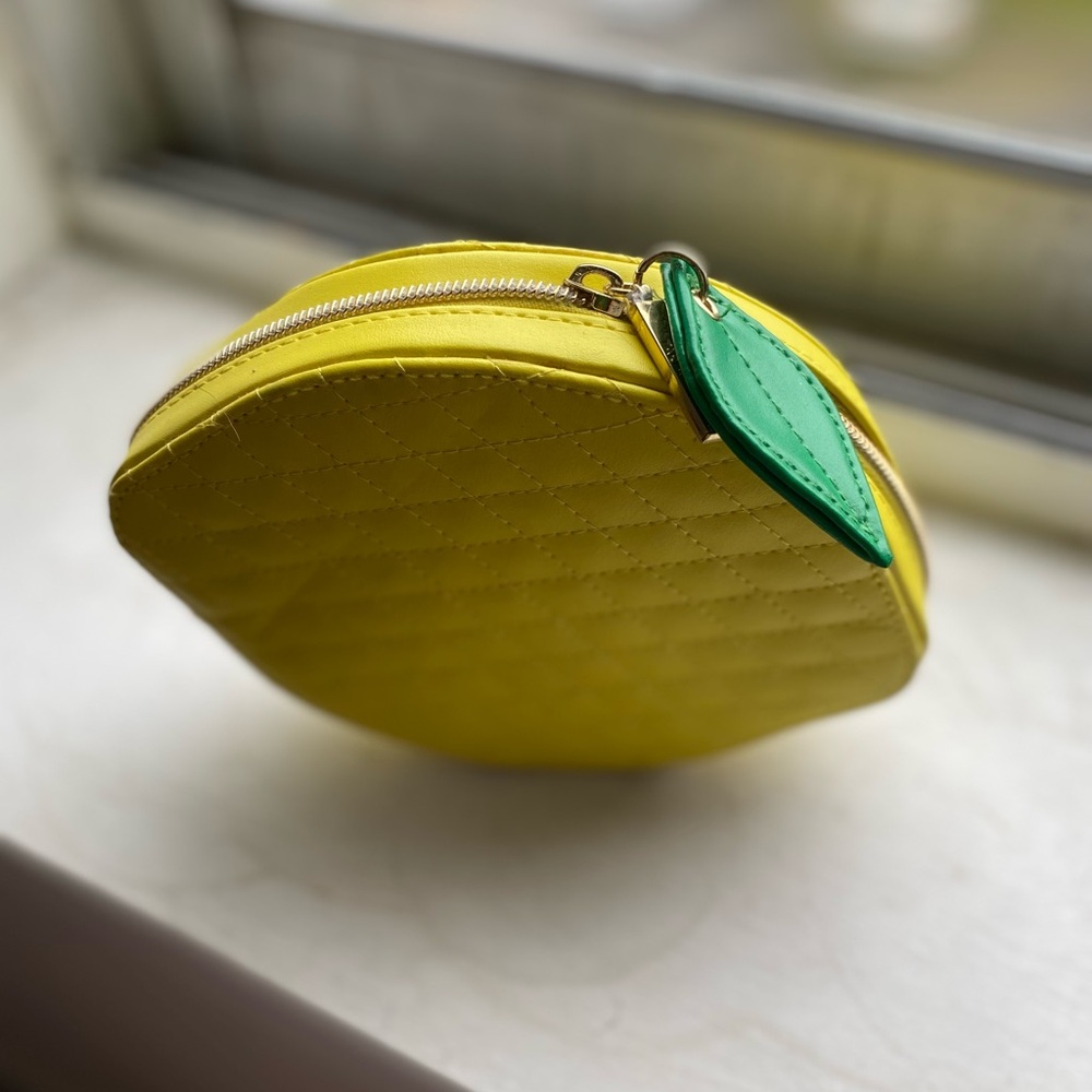 Fun little lemon clutch